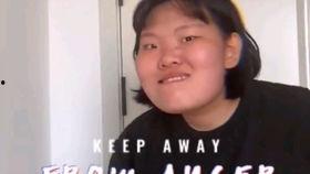 吐鲁番网红搞笑视频女,女生笑料百出，欢乐无限