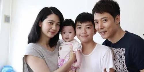 三个姐姐的男明星,三姐弟与男明星的跨界传奇